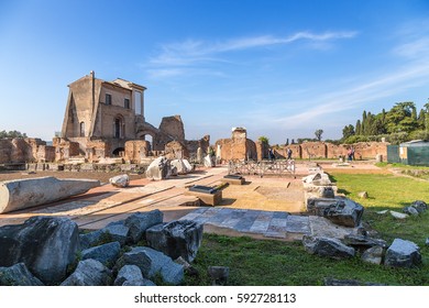 ROME, ITALY - NOV 11, 2015: The Ruins Of The Flavian Palace (Domus Flavia, I C. AD) And House Farnese (Casino Del Belvedere, XVI Cent.)
