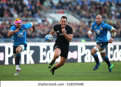 Rome, Italy November 2016: Esposito and Israel Dagg in action during the match  in  the  Test match rugby 2016 Italy versus New Zeland in Olimpic Stadium in Rome on 12 november 2016.