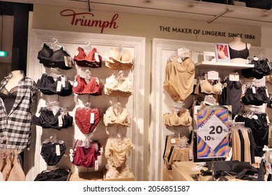 deze Commotie Regan Triumph lingerie Stock Photos, Images & Photography | Shutterstock