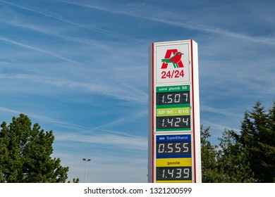 3 Auchan advertising panel Images, Stock Photos & Vectors | Shutterstock