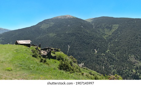 Roof Of An Isolated Traditional Chalet In The Mountains. Landscape Of Pyrenees Mountains During A Sunny Morning (Andorra, Between France And Spain). 