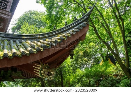 The roof of Lingyin temple building. A Buddhist temple of the Chan sect located north-west of Hangzhou.
One of the largest and wealthiest Buddhist temples in China.