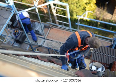 Roof Maintenance: Workplace Safety With Personal Protective Equipment For Carpenters By Trade, Accident Prevention Regulations, Protection Against Accidents