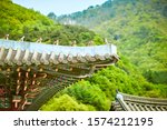 The roof of a place reproduced by the king of Korea.
Location: South Korea, Gyeongsangbuk-do, Mungyeong-si, Mungyeong Saejae