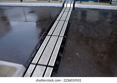 roof structure or bridge expansion for safe connection of two expandable concrete bodies. rubber joint in a metal bar,expandable concrete bodies. stainless steel comb for expansion joints of the motor