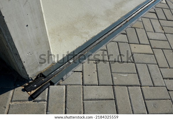 roof structure or bridge expansion\
for safe connection of two expandable concrete bodies. rubber joint\
in a metal bar, rubber, bridge, railing green,\
metal