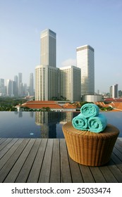 Roof Top Infinity Pool And Business District Skyline, Singapore