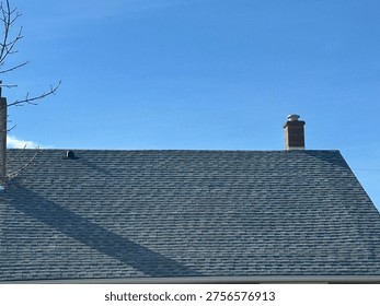 Roofing surface pattern of asphalt shingles on house exterior