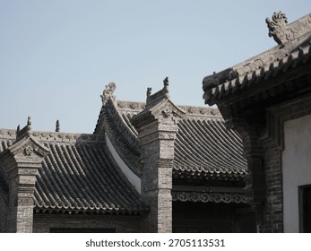 The roofs and eaves, along with the bracket sets, are full of ancient Chinese classical architectural design. The stone and wood carvings are adorned with Lifelike three-dimensional sculpture.
