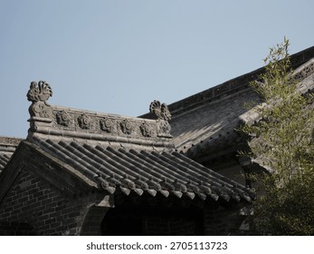 The roofs and eaves, along with the bracket sets, are full of ancient Chinese classical architectural design. The stone and wood carvings are adorned with Lifelike three-dimensional sculpture.