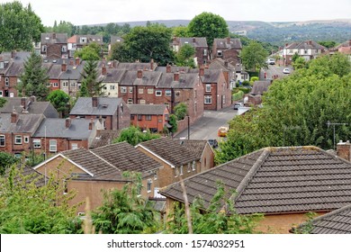 Rooftop View Of Terraced House Streets Of A Residential Suburb In The Town Of Sheffield. It Is The Eight Largest City In UK, A Former Industrial Hub Famous As The Steel City.