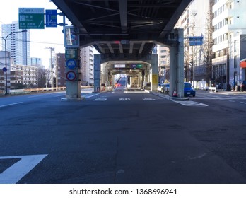 ROPPONGI, TOKYO / JAPAN – FEBRUARY 1, 2019: The Ramp At Iikura Interchange Of Shuto Expressway Inner Circular Route At Roppongi In Minato, Tokyo, Japan Early In The Morning.