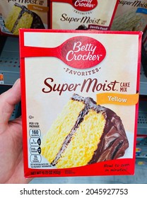 Ros, CA - September 9, 2021: Box Of Betty Crocker Super Moist Cake Mix In Yellow Color. 