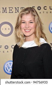 Rosamund Pike at the Los Angeles premiere of "Atonement" at the Academy Theatre, Beverly Hills. December 6, 2007  Beverly Hills, CA Picture: Paul Smith / Featureflash