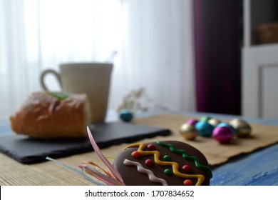 Roscon and easter chocolate eggs - Powered by Shutterstock