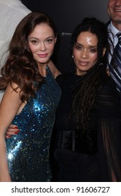 Rose McGowan, Lisa Bonet en el estreno mundial "Conan The Barbarian", Regal Cinemas, Los Ángeles, CA 08-11-11