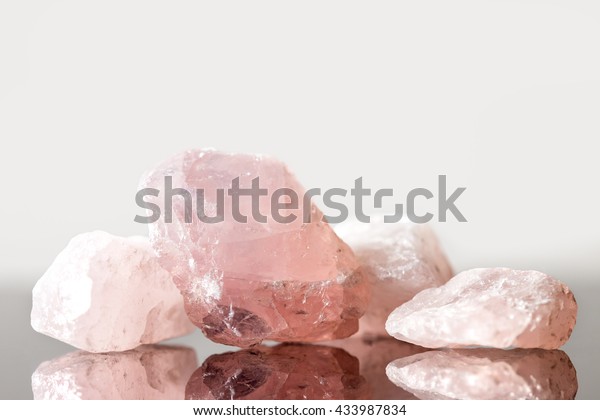 Rose quartz uncut, crystal healing for love\
and heart, reflections