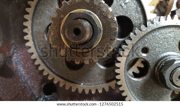 Rotary gear on a diesel engine that was already\
worn out and should be\
replaced