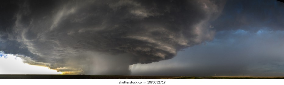 Rotating thunderstorm (supercell) with rain shaft.