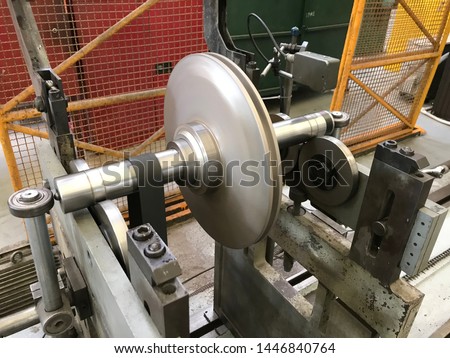 Rotor balancing on dynamic balancing machine.