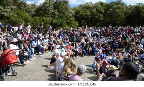 Rotorua, New Zealand - 12 30 2019: A Crowd Of A Lot Of People Waiting For The Show Of Lady Knox Geyser In Rotorua Geothermal Wonderland Park, In Order To Take Pictures And Selfie