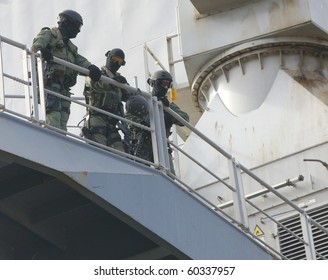 ROTTERDAM - SEPTEMBER 4: The World Port Days in Rotterdam shows marines who are special forces from the Royal Navy who helping ships against pirating on September 4 , 2010 in Rotterdam, Netherland