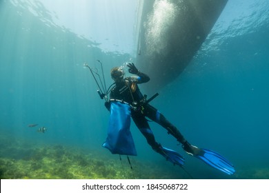 Rottnest, WA, Australia - October 25th 2020: Diver Sean Fishing For Lobsters In His Bag He Carries A Huge Western Australia Rock Lobster