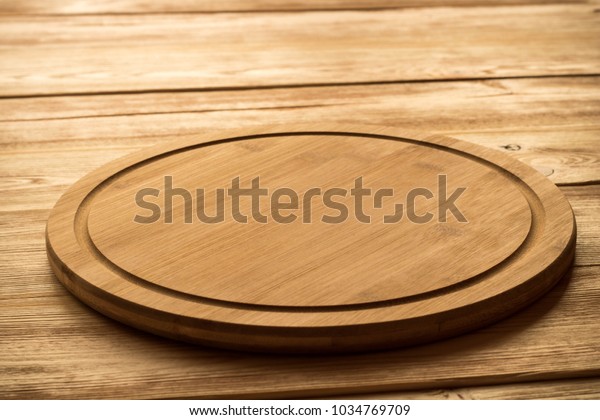 round bamboo cutting board