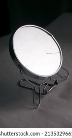 Round Broken Metallic Little Mirror 