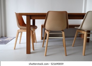 A round cafeteria table with chairs