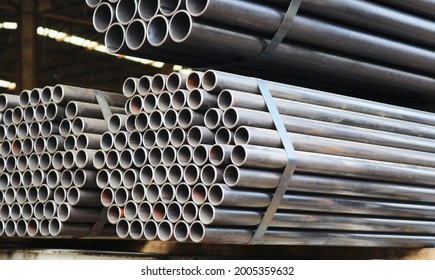 Round Carbon Steel Pipe Packaging In Warehouse For Logistics.