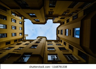 Round Cirlce Courtyard