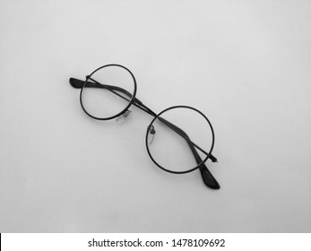 Round Glasses in Black & White