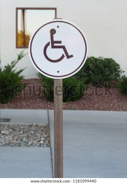 Round Handicap\
Sign