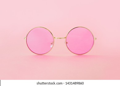 Round hipster sunglasses and pink lenses   golden frame  Fashion accessory for women