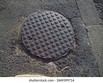 Round Man Hole Cover In Tarmac