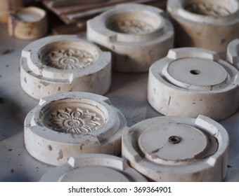 Round Pflaster, Plaster Mould For Ceramic Slip Casting Production Process In A Factory 