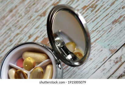 Round Pill Box With Mirror