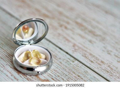 Round Pill Box With Mirror