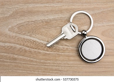 Round shaped keys in the wood
