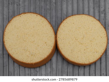 Round sponge cake bases for making birthday cakes, confectionery