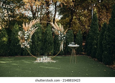 Round Wedding Arch With Pampass Grass And Flowers