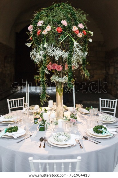 big flower arrangements for weddings