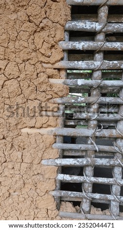 A roustic poor wall made with wood and mud