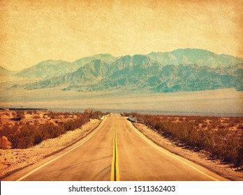 Route 66 über die Mojave Wüste, Kalifornien, Vereinigte Staaten.  Foto im Retro-Stil. Papierstruktur hinzugefügt. Tonbild
