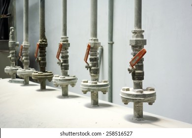 row of air pipe from air tank, air flow controlled by each ball valve