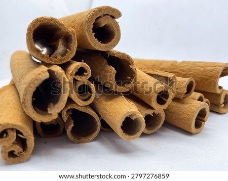Row of aromatic dried cinnamon bark sticks spice dalchini 