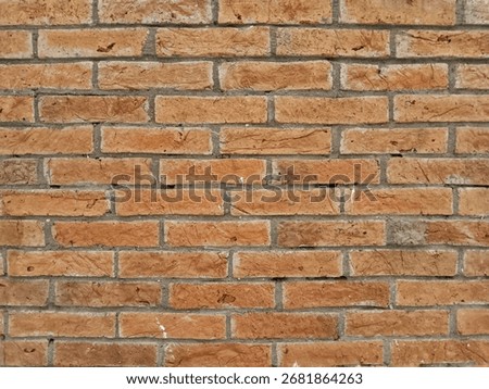 A row of natural-colored bricks spaced at regular intervals separated by a thin layer of cement, ensuring the contrasting colors remain. Suitable for walls that desire a simple look.