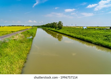 4 Winding trail beside stream Images, Stock Photos & Vectors | Shutterstock