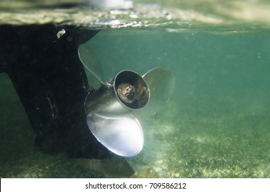 Rowing propeller of a motor boat under water
